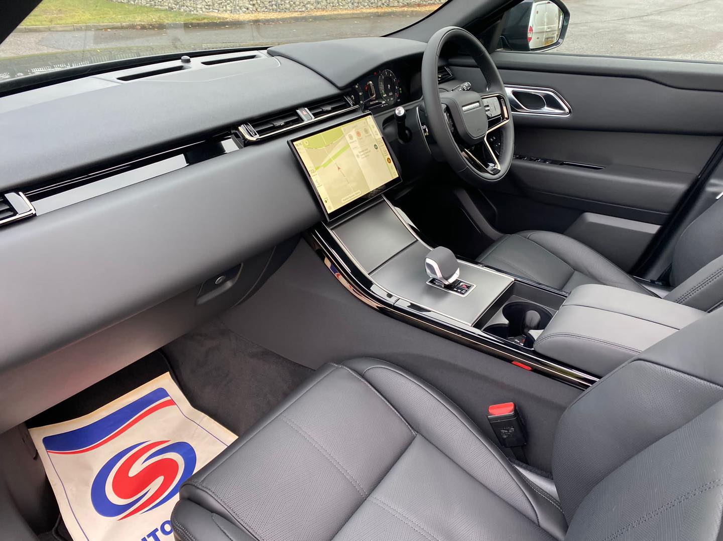 SOLD –  Land Rover Range Rover velar
