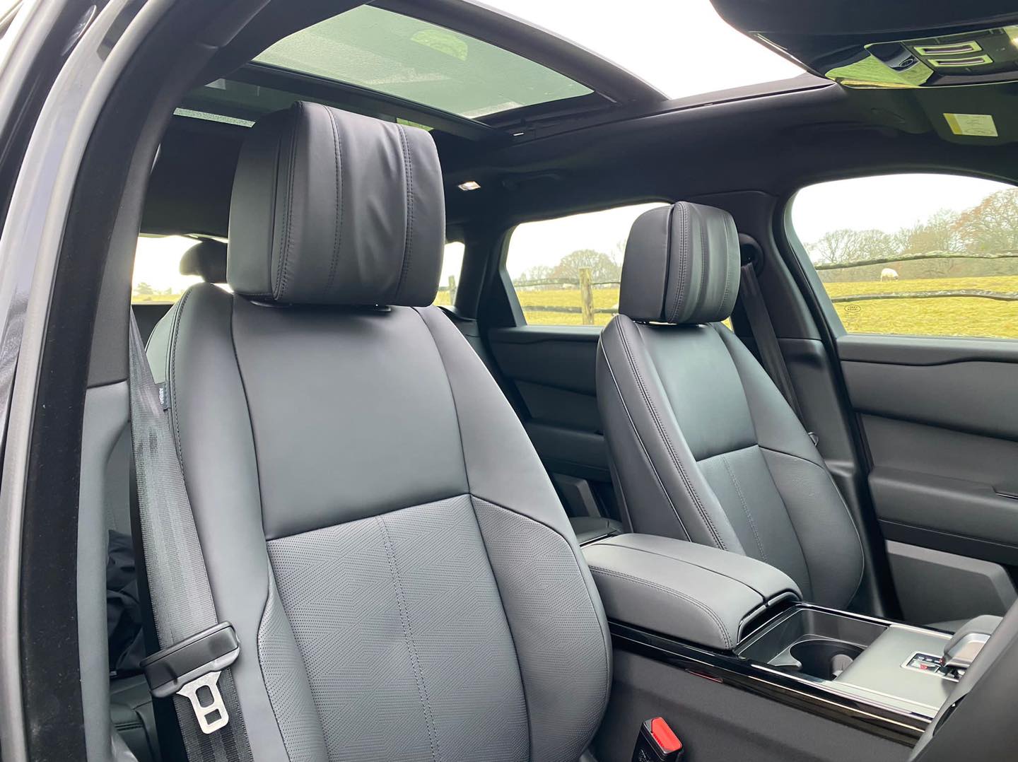 SOLD –  Land Rover Range Rover velar