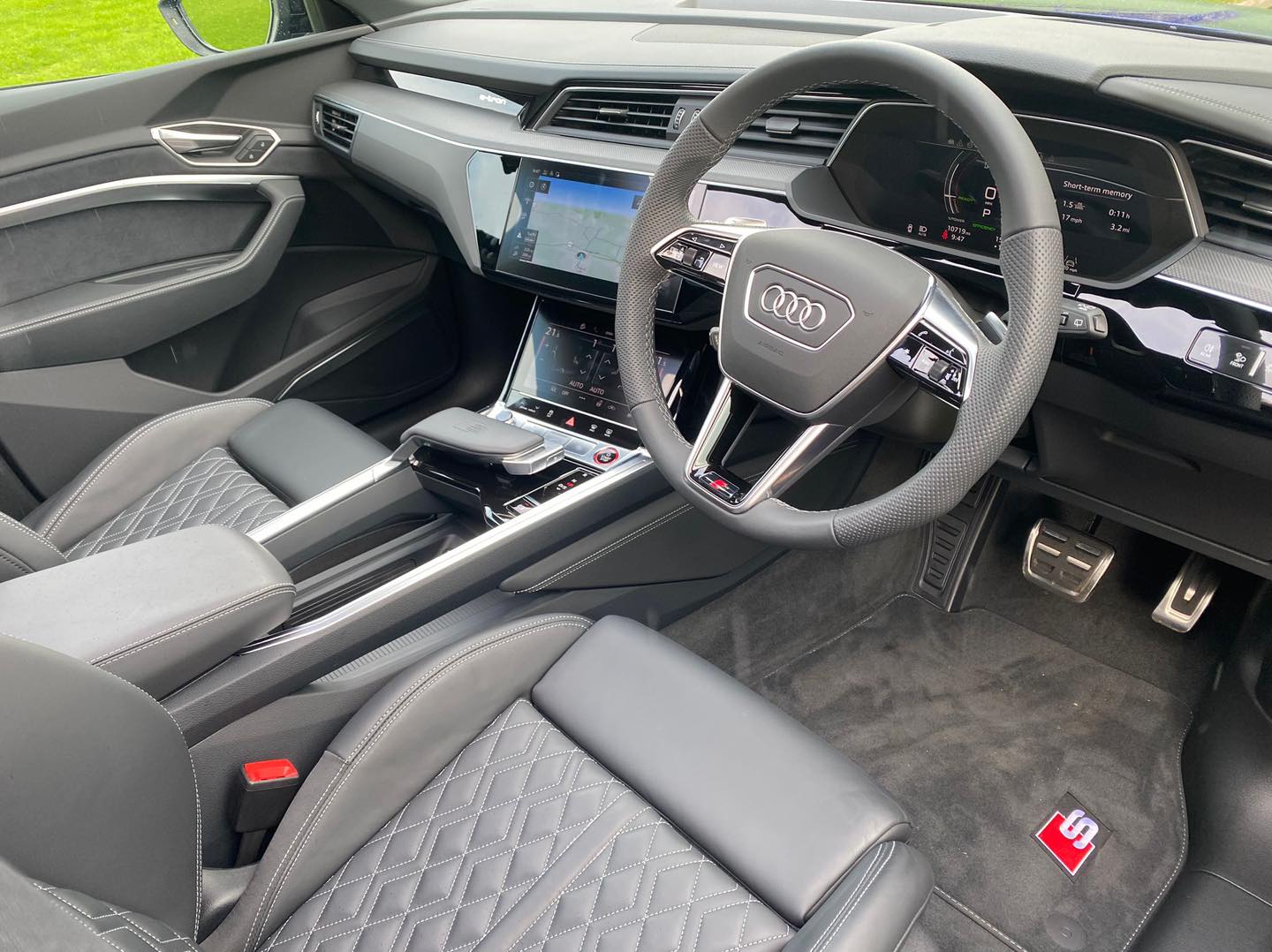 SOLD – AUDI SQ8 E-TRON